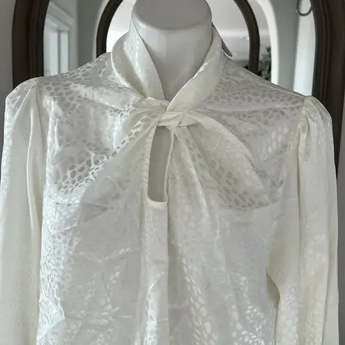 Status by Chenault Jacquard Twist Neck Blouse in Off White, Size L New w/Tag White Size L