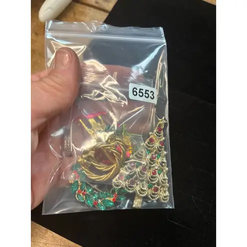 Vintage Christmas Brooches & Earrings Set Gold