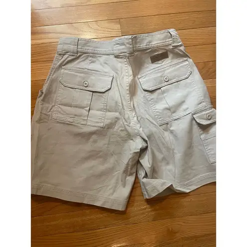 Cabela's  NWOT high waist Women Khaki Cargo Shorts Size 10 safari style