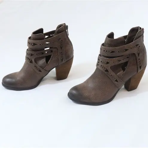 Not Rated Vegan Leather Laser Cutout Ankle Boots Size 9. B77