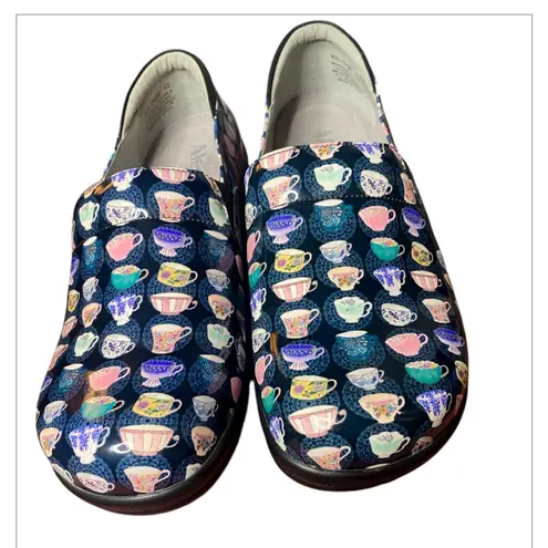 Alegria NWT Teacup Patent Slip-On
Nurse Clogs EU 42 / US 11.5