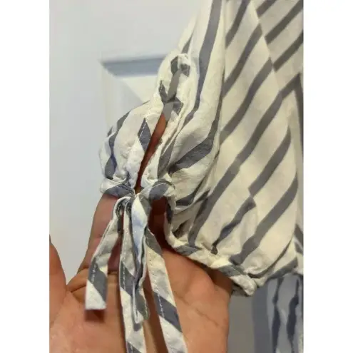 Universal Threads Universal Thread Top Women S Small Blue Striped‎ Button Up Short Sleeve Shirt