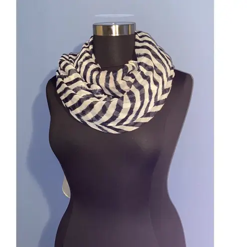 Unbranded Women Chic Chevron Stripe Infinity Scarf Lightweight Fashion Accessory White