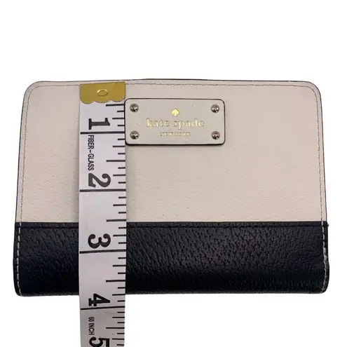 Kate Spade  New York Med Stacy Grover Wallet
