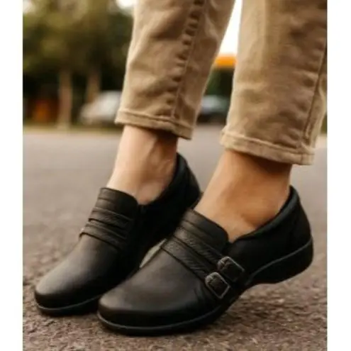 Easy Street Size 6.5 WW Side Zipper Business Casual Heeled Loafers Synthetic