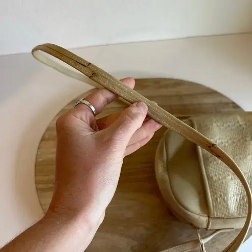 Diamicci Vintage 90s Cream Leather Woven Tassel Pull Crossbody Small. Square Bag