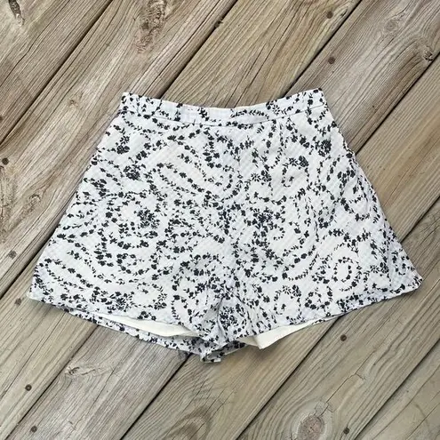 The Fifth Label White And Black Floral Print High Waisted Shorts Size XS