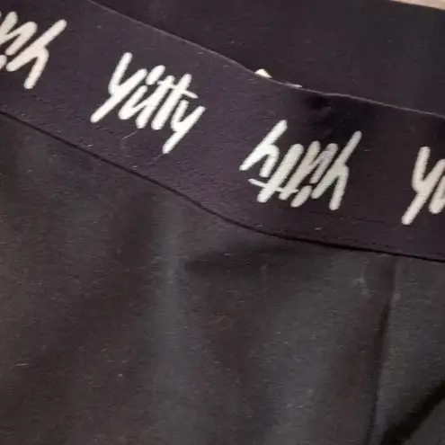 YITTY  Black Leggings Size Small?