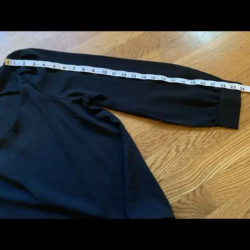 choker neck blouse in black size L Size L