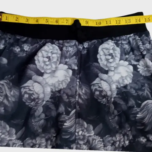 Diamonds & Threads Pants/ Joggers Size Medium/ Color Black/White/ Gray Black - Image 10