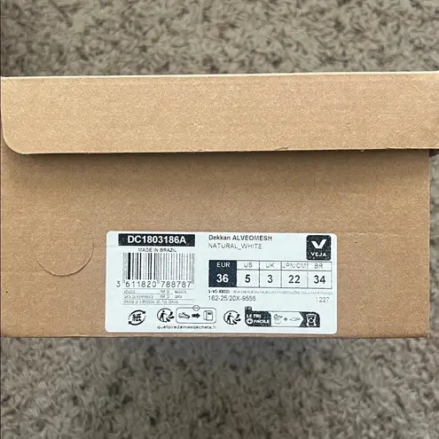 VEJA Dekkan Alveomesh Sneakers in Natural White, Size 36, NEW in Box