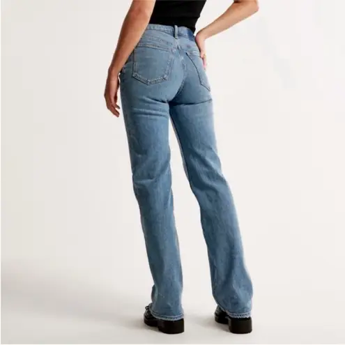 Abercrombie & Fitch  Curve Love High Rise 90s Relaxed Jean - Image 2