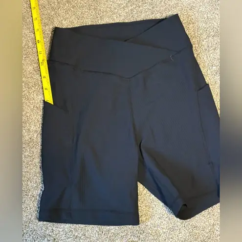 (Unbranded) Black Crossover Pocket Biker Shorts: Size Small