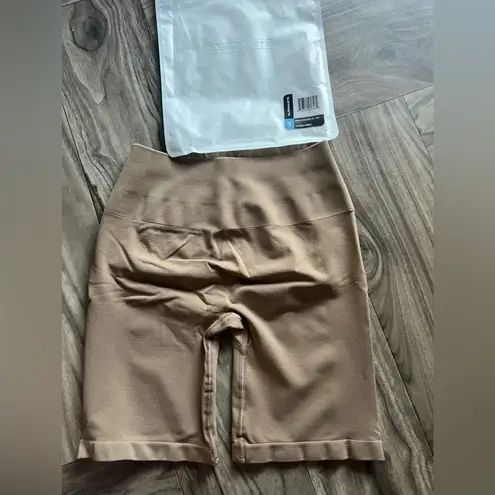 Alphalete  Amplify Shorts 6.5”- Chai , Size Small, New