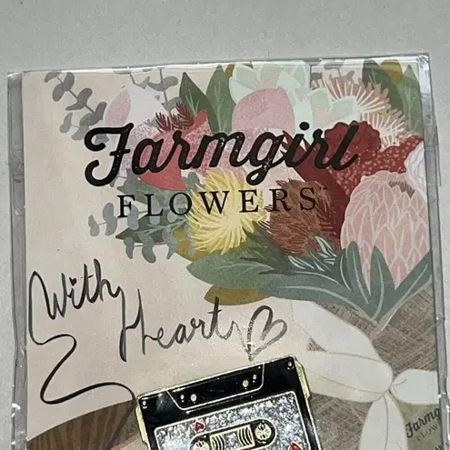 New Farmgirl Flowers Pin Cassette Tape Sealed 80s Retro Gold Tone Brooch Jewelry