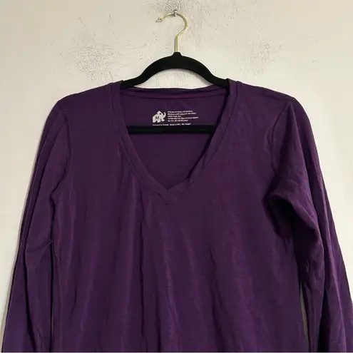 Woolly V Neck Long Sleeve Merino Wool Tee in Plum Purple Size Medium