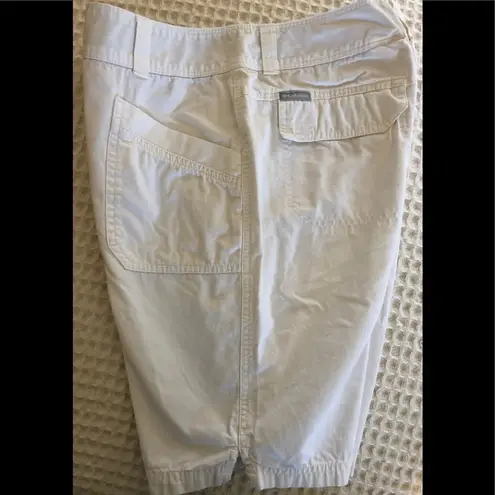 Columbia  Willowdale Bermuda White Hiking Shorts Al4682 Sz. 8 Summer Adventure