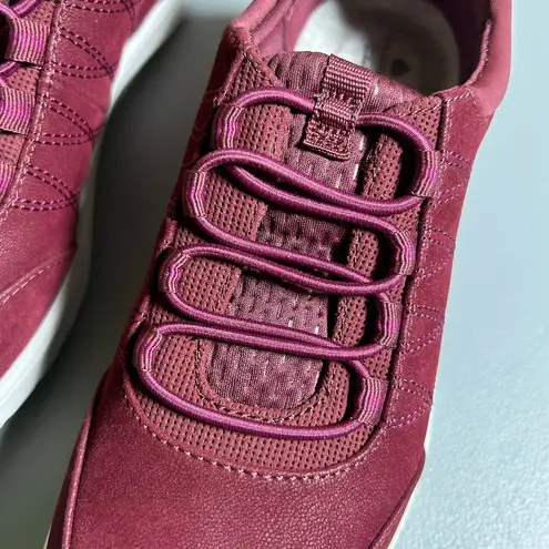 Cloudsteppers by Clarks Adella Holly Bungee Slip On Sneaker Shoes Red 5.5 NWB