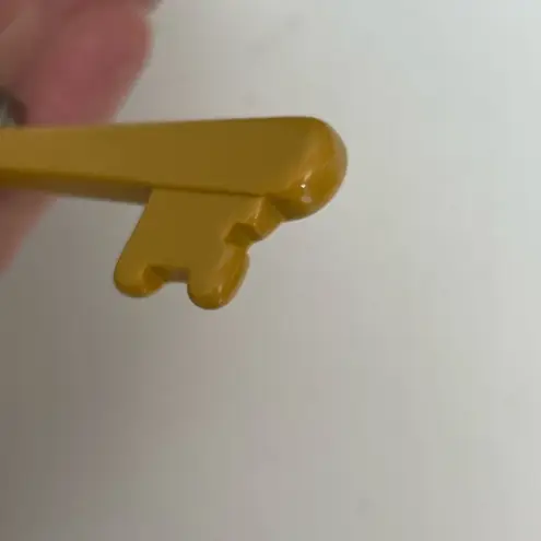 Fossil Vintage  Keyper Key Charm Purse Hang Tag Fob Mustard Yellow Silver