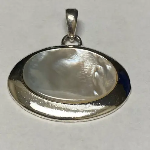 Silver Tone Oval Mother of Pearl Shell Pendant for Necklace Vintage, Unmarked.