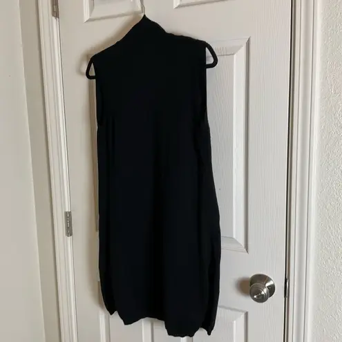 Black Sleeveless Cardigan Vest with front pockets size medium