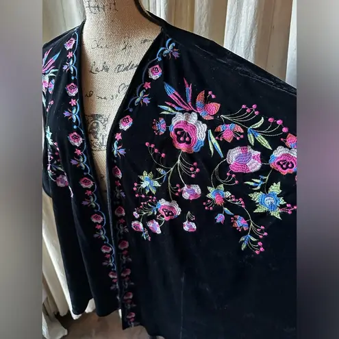 Umgee  Velvet Embroidered Floral Kimono