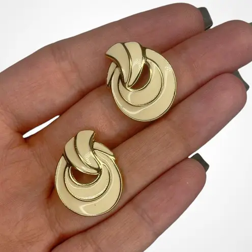 1970s Vintage Cream Swirl Earrings Grandmacore Retro Gold