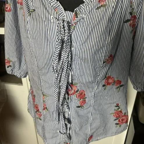 Women's Grand & Greene Floral Embroidered Shirt Size Medium Blue & White
