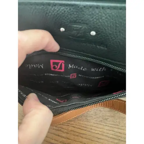 Stone Mountain Suffolk Genuine Leather Crossbody Bag