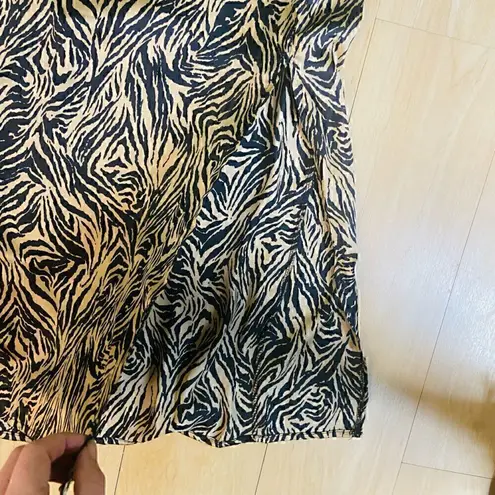 Animal print edgy sexy zebra print silky like midi dress Black Size undefined