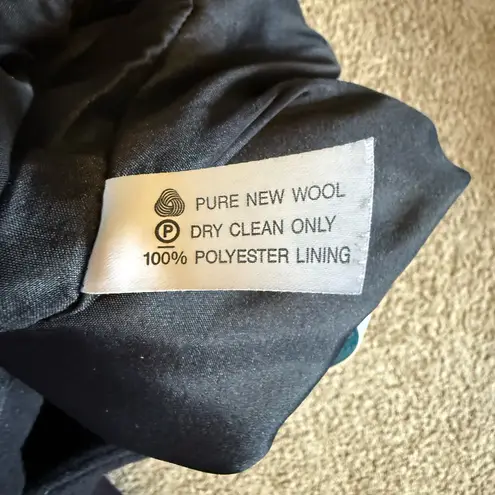 Edinburgh Wool Pleated Skirt Suit with 3 Button Navy Blue Blazer Size 14 Red