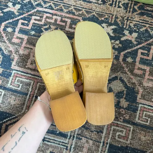 Intentionally Blank Mustard Yellow Leather Wood Heeled Clog EU 39 / US 8.5