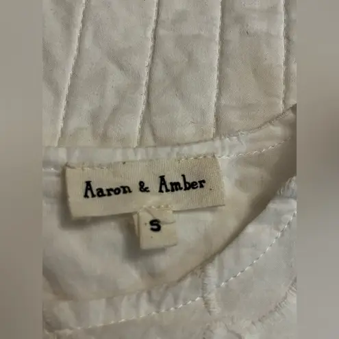 Aaron & amber flower embroidery top in white NWOT