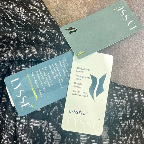 Lysse New! NWT Floral Paisley Leggings Large