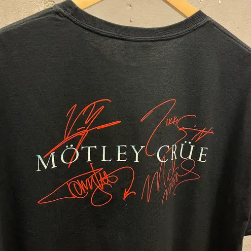 The Vintage Shop Motley Crue Vintage Y2K Double Sided Sin Cross Signature T-Shirt Cropped XL