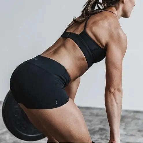 Nobull NWT Women's Low-Rise Short 2" - XS - Black