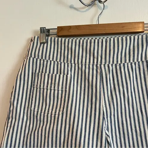 Ralph Lauren  Jean co White and blue pin stripe cotton shorts button side Size 6