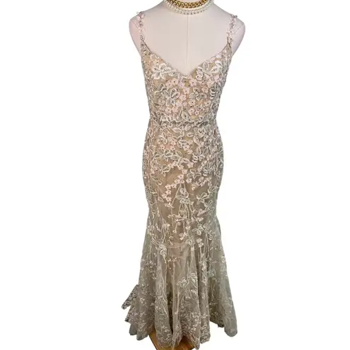 Mac Duggal Embroidered Floral Tulle Gown formal dress nude pink white Size 4