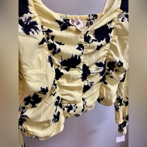 Open Edit NWT- RUCHED CROP TOP IN YELLOW ELFIN WIND FLORAL | Large