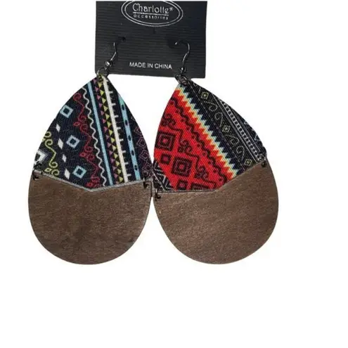 Boutique NWT Wooden Fabric Covered Boho Aztec Dangle Earrings Black & Red
