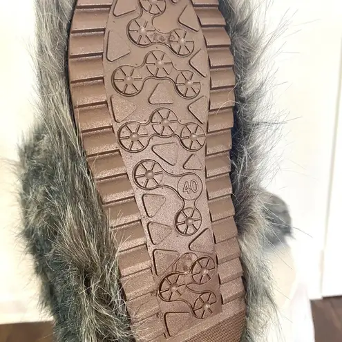 NEW Chunky Fuzzy Teddy Gray Black Faux Fur Boots EU 40 US 9