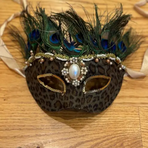 Pottery Barn Masquerade Mask Animal Mardi Gras Ornate Peacock Feathers Jewel Print