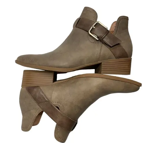 Maeve Wonderly Womens Faux Leather Side Buckle Heeled Ankle Boots Size 7 Taupe