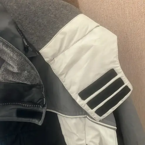 Arizona Jeans Arizona Jean Company Black and Gray Ski & Snowboard hooded Jacket medium