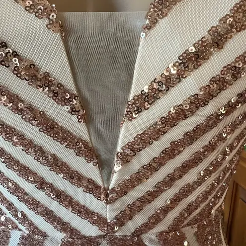 Evening prom evening formal mermaid trumpet gown with gold sequins size L Size L