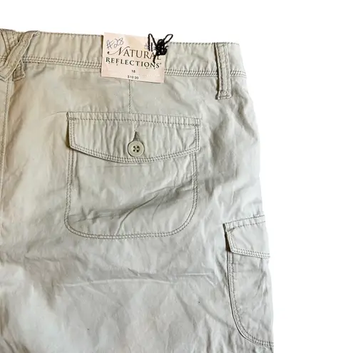 Natural Reflections Shorts Womens SZ18 Khaki Chino Cargo Hiking Trails Athletic