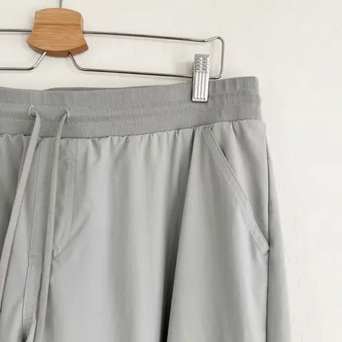 Cabela's Classic Fit Women's Size XL Light Gray Pull-on Nylon Hiking Active Pant