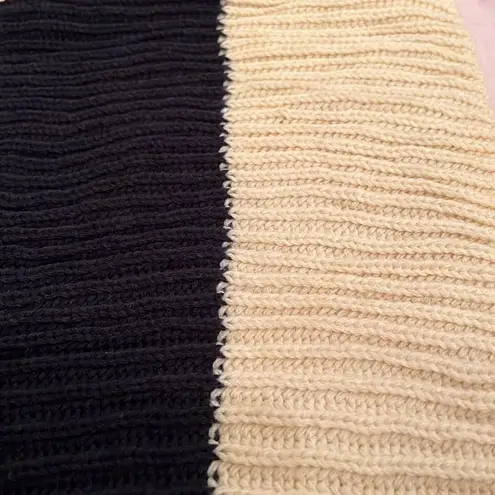 NWOT black and cream knit infinity scarf dress up any outfit while keeping warm