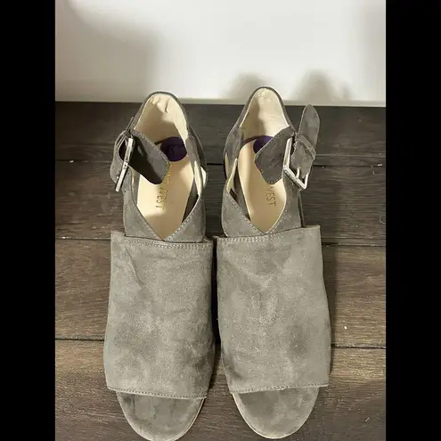 Nine West  Suede Open Toe Block‎ Heel Women's Size 8.5 Taupe