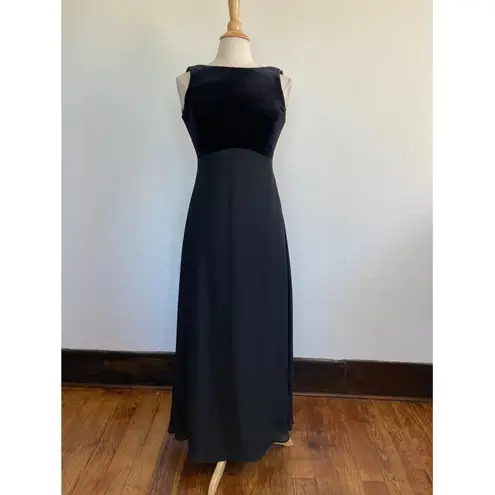 Rhapsody Vintage 90’s Solid Black Velvet Cowl Back Full Length Formal Dress